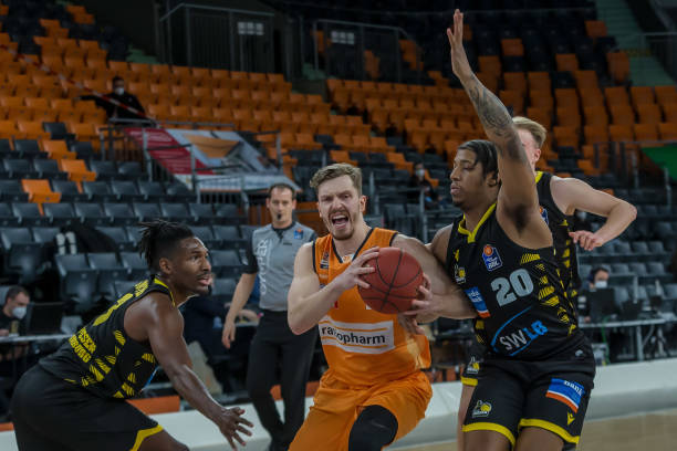 持着前期获 持着前期获