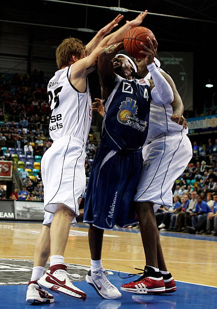 周琦与易建 周琦与易建